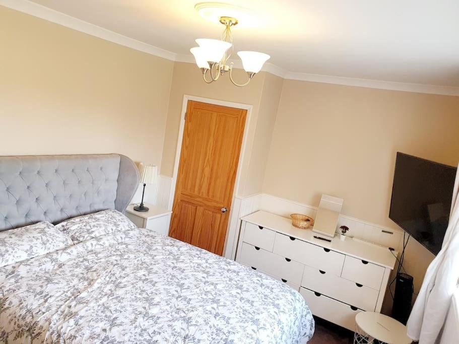 Specious 3Bed Property With Parking & Large Garden Aveley Екстер'єр фото
