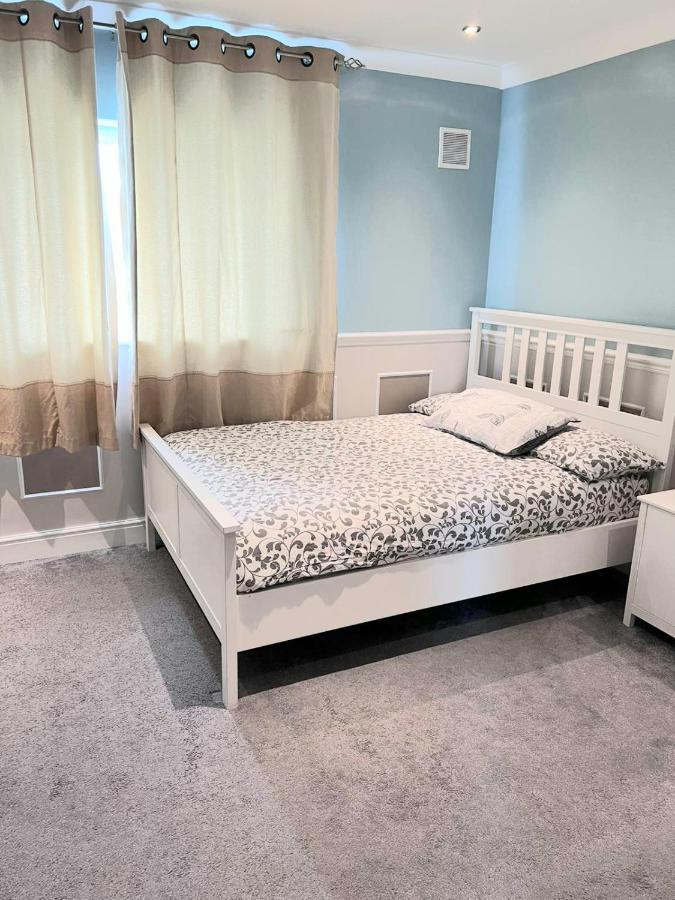 Specious 3Bed Property With Parking & Large Garden Aveley Екстер'єр фото