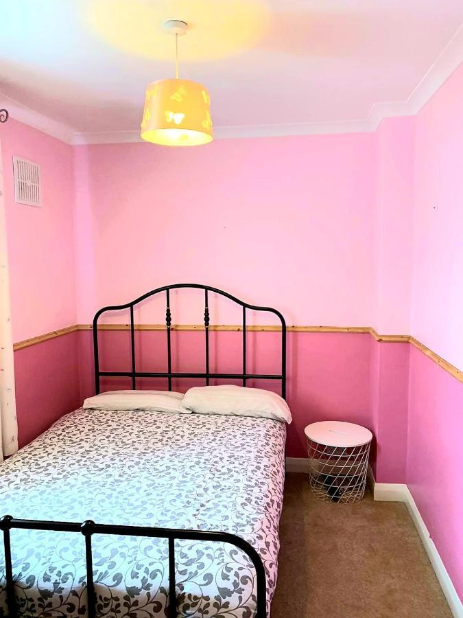 Specious 3Bed Property With Parking & Large Garden Aveley Екстер'єр фото